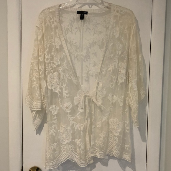 AQUA Sheer Lace Cover Up Kimono - Picture 4 of 7